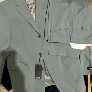 NWT HUGO BOSS light Blue/Gray men’s SUIT 3 button Jacket/Pants sz 44R untailored